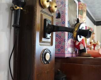 wall crank phone\
