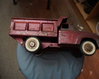 Structo dump truck