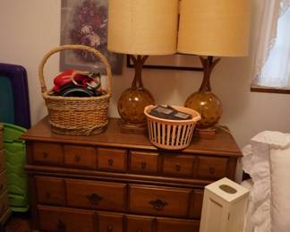 dresser, lamps