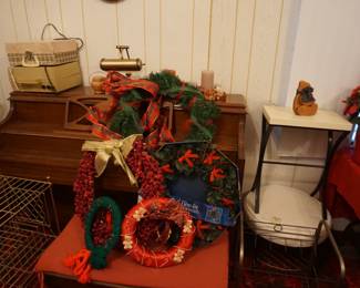 piano, wreaths, tables