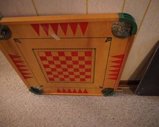 Carrom board