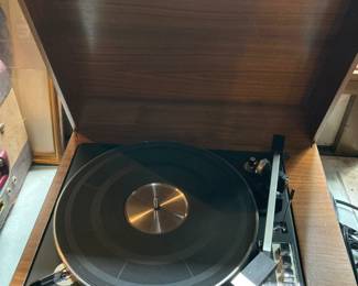 Elac turn table