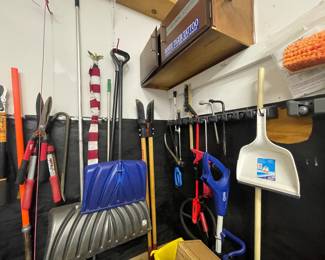 Gardening Tools / Shovels 