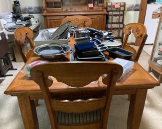 Dining room table and chair set