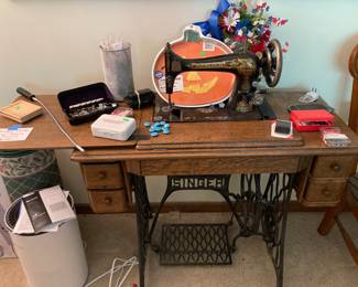  1902 Singer Sphinx treadle sewing machine. Note the shuttle bobbin is missing