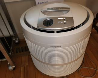 2 Honeywell HEPA air purifiers