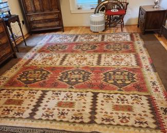 Large area rug, excellent condition