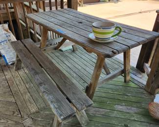 Picnic table w 2 benches