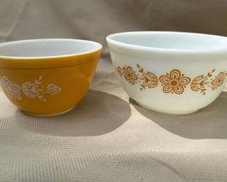 Vintage butterfly gold Pyrex bowls.
