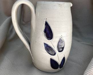 Williamsburg pottery.  Other styles of Williamsburg pottery available.