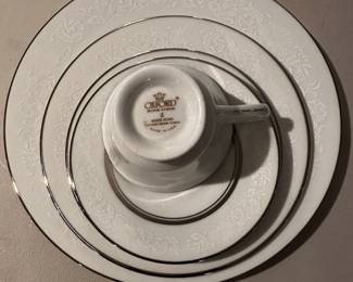 Six four-piece settings of Oxford bone china "White Echo" pattern.