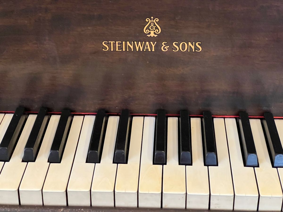 WELCOME…

STEINWAY BABY GRAND PIANO (Model O… The Steinway Grand Piano Model O has an overall width of 57.75” (147 cm) and length of 70.75” (180 cm).)
