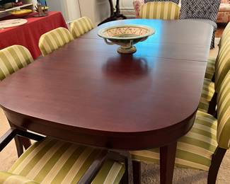BEAUTIFUL VINTAGE MAHOGANY DINING TABLE