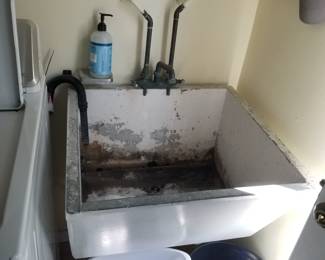 Concrete utility sink