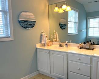 Double bath vanity