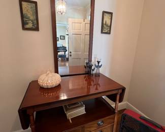 Nice drop sided table 
Mirror 