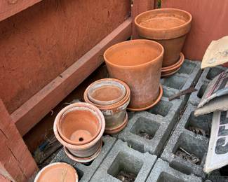 Flower pots 
(Blocks are not for sale.) 