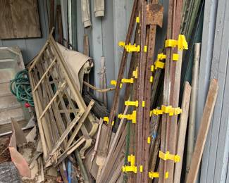 Assorted fence items 