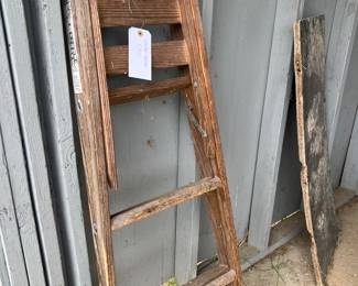 4ft wood ladder