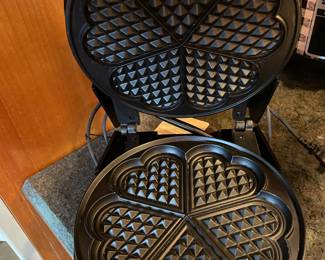 VillaWare 3100 Professional Series Round Waffle Maker
