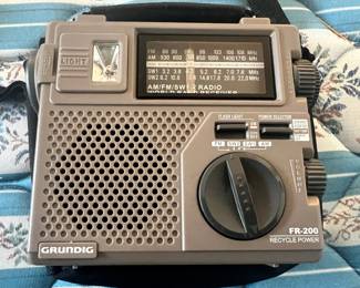 Grundig Emergency Short Wave AM/FM Radio - FR-200 