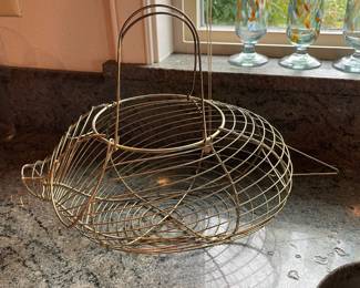 Rustic Primitive Pig Shaped Wire Egg Basket 