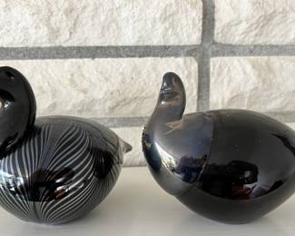 Two Jussis Glas Riihimaki Blown Glass Black & Silver  Partridge Bird Figurines