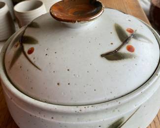 Otagiri Bittersweet Round Stoneware Lidded Casserole Dish