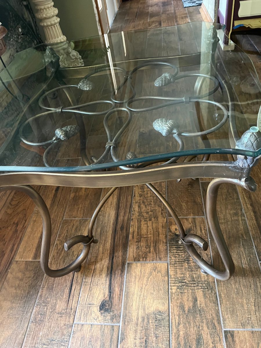 Metal base with glasstop end table 