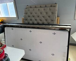 Gorgeous trundle bed!!