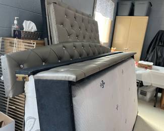 Gorgeous trundle bed!