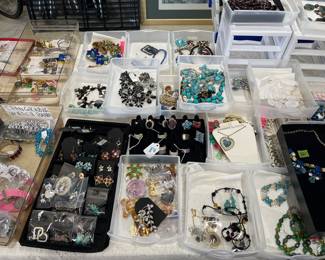 Costume and fashion jewelry 