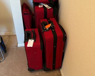2AMERICAN TOURIST SUITCASE
