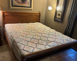 Queen size water mattress
Queen size frame