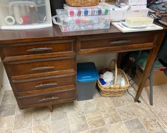 Sewing desk - love the retro style