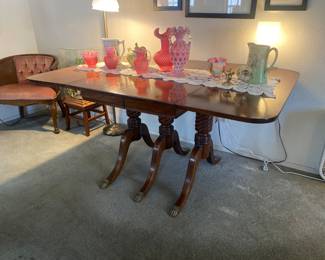 Antique Duncan Phyfe dining table. Beautiful dark wood!!