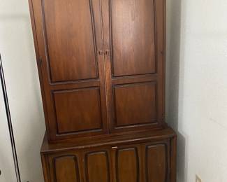 Retro armoire