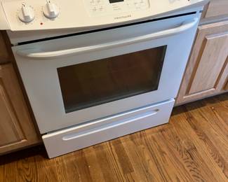 Frigidaire Electric Stove