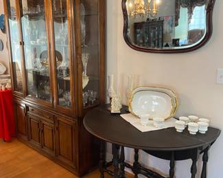 Twisted legs table with dropping ends, antique mirror