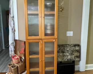 4 DOOR CABINET WITH GLASS FRONT DOORS