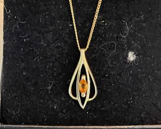14K CHAIN WITH AMBER STONE PENDANT