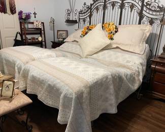 KING BED WITH 2 TWIN REMOTE CONTROL MATTRESSES 