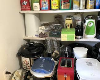 INSTA POT, GRILLS, TOASTER KITHCHEN AID MIXER, 