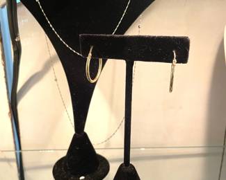 14K 20" WHTE GOLD CHAIN AND 14K GOLD HOOP EARRINGS
