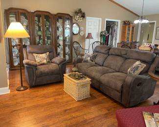 LEATHER SOFA WITH RECLINERS ON EACH END AND MATCHING RECLINING CHAIR