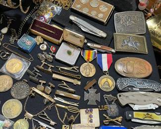 BELT BUCKLES, POCKET KNIVES