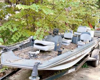 HUSTLER BY SHAMAR 14FT BOAT - WOOD BOTTOM - JOHNSON SEAHORSE ENGINE & BOAT TRAILER