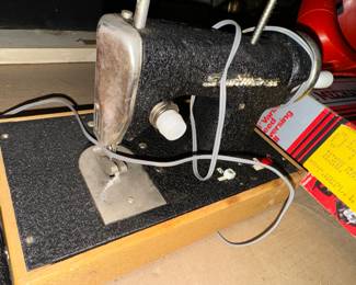 mini sewing machine