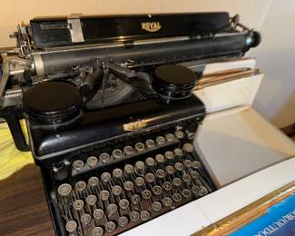 antique Royal  Typewriter