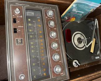 Magnavox Astro-sonic with Turntable